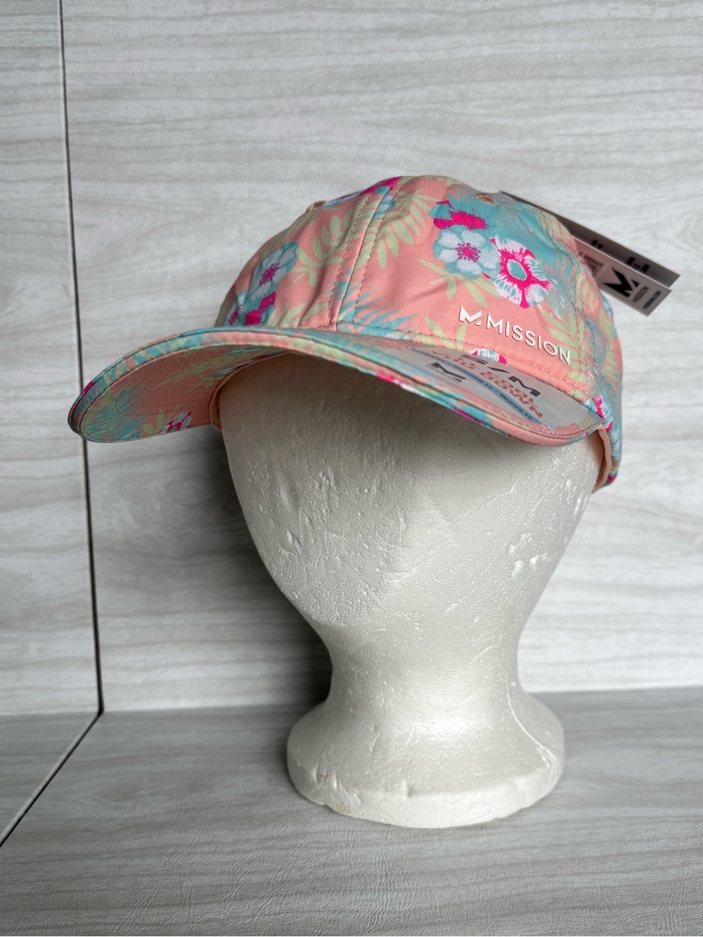 NWT Mission Cooling Perfomance Hat in Junglebird Tropical Peach Small/Medium